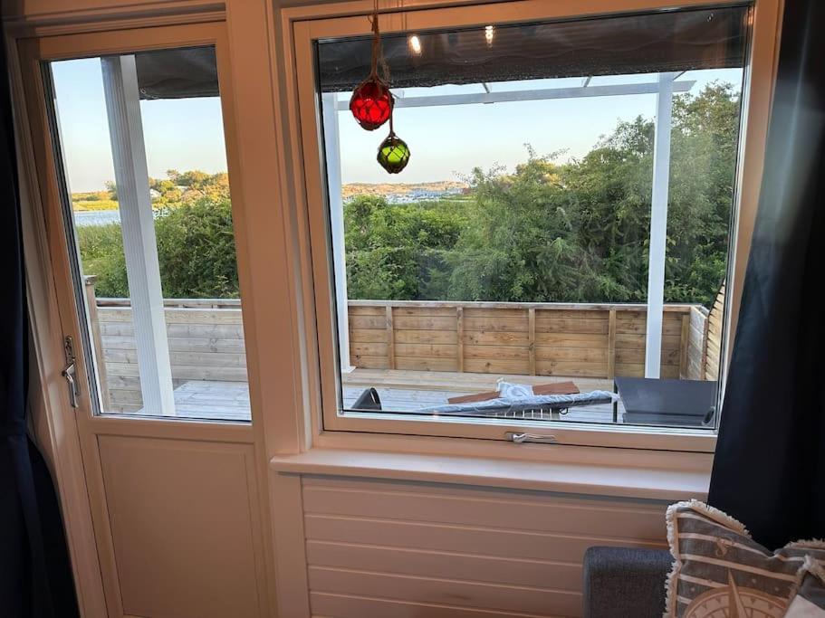 Semesterbostad Backstugan - Litet Hus Med Storslaget Laege